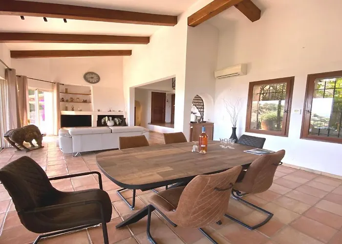 Lisuzem Villa *